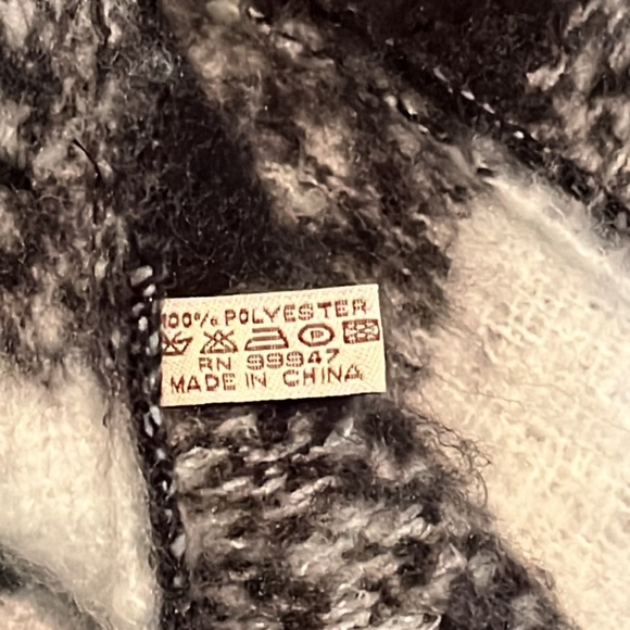 Poncho - Picture 3 of 3